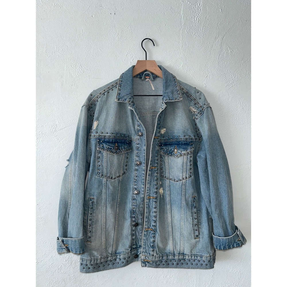 Free People Studded Distressed Oversized Denim Trucker Jacket Light Wash Medium - Picture 2 of 6